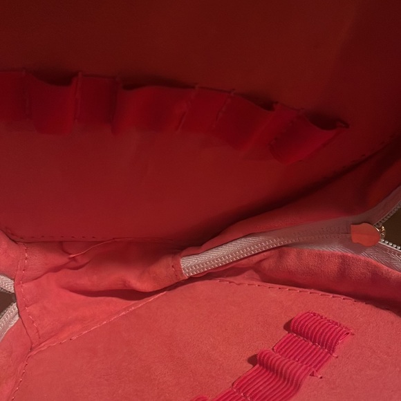 ⭐️Beauty Creations Pink Shell Brush Holder - Picture 2 of 2